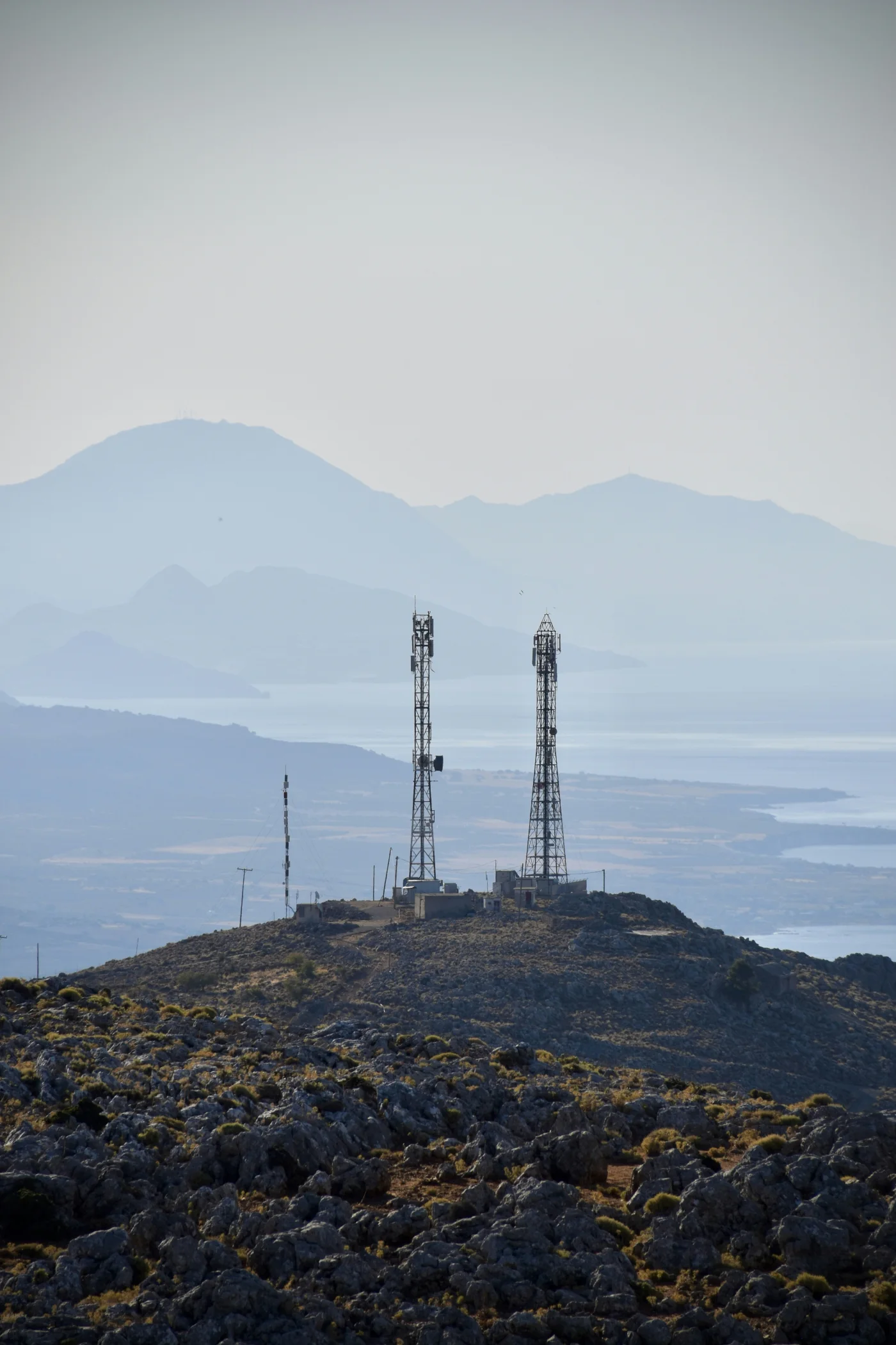 Antenna infrastructure for a telecommunications network